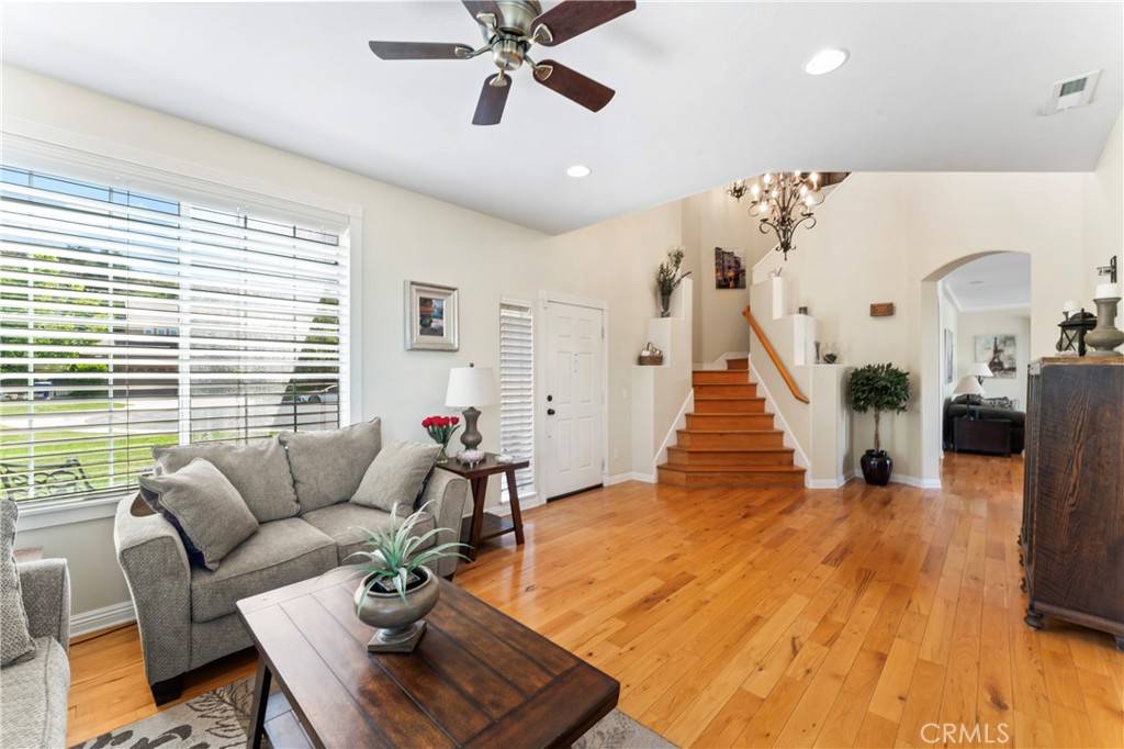 Saugus, CA 91350,25300 Heather Vale ST
