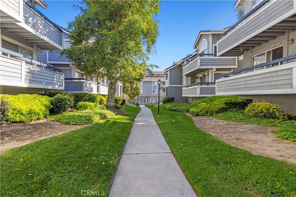 Canyon Country, CA 91351,26966 Flo LN #318