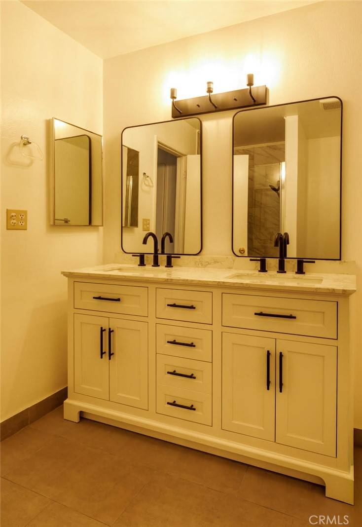 Tarzana, CA 91356,18550 Hatteras ST #7