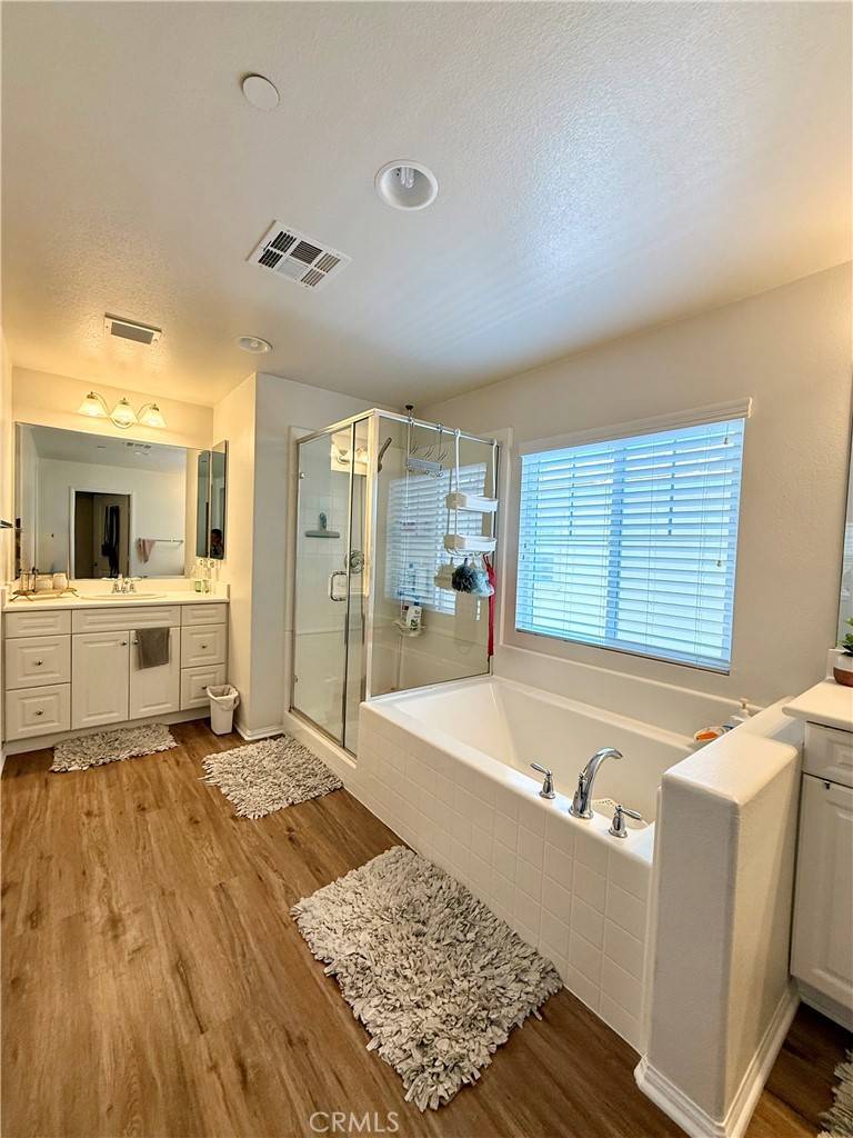 Eastvale, CA 92880,12947 Radiance CT