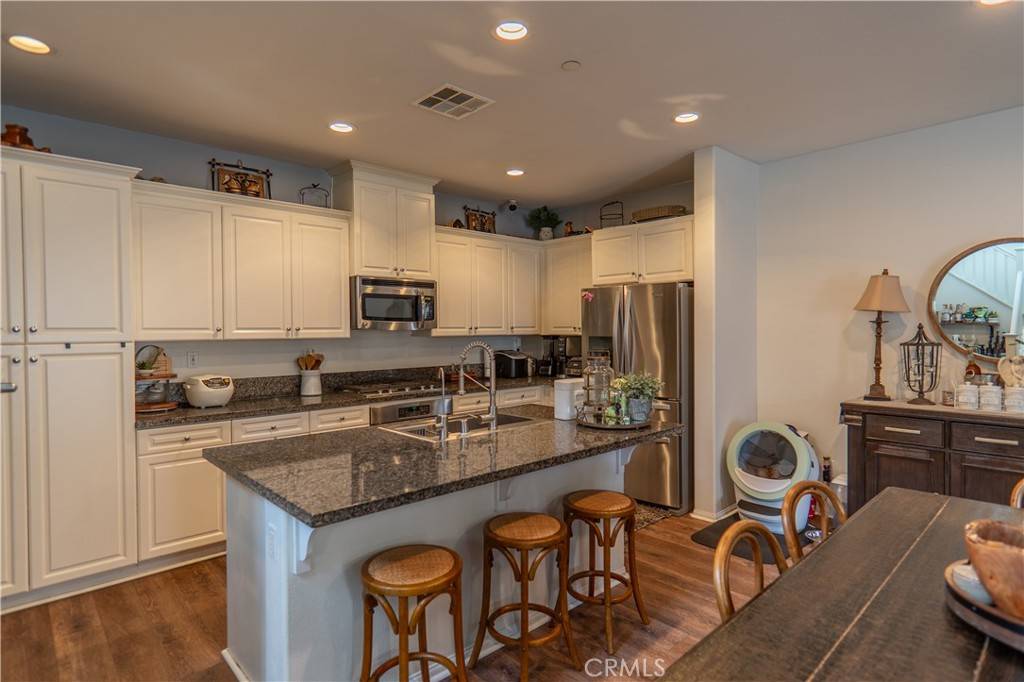Eastvale, CA 92880,12947 Radiance CT
