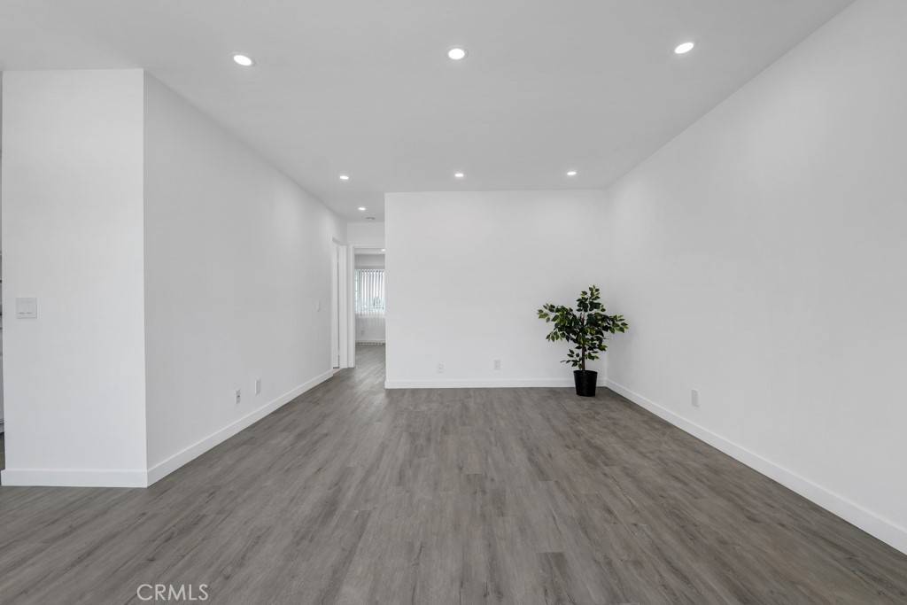 Canoga Park, CA 91304,20930 Parthenia ST #206