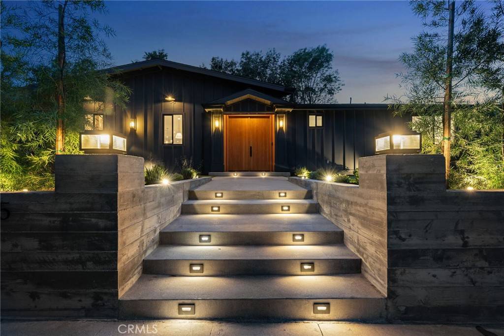 Woodland Hills, CA 91364,20215 Lorenzana DR