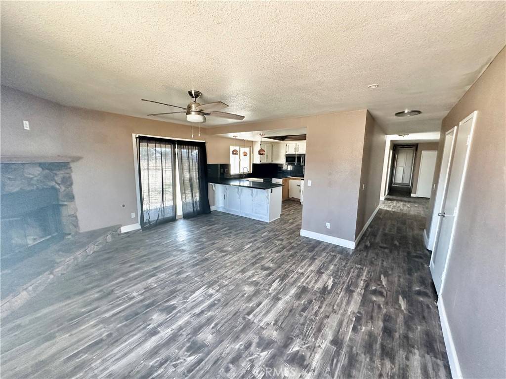 Apple Valley, CA 92307,15395 Apache RD