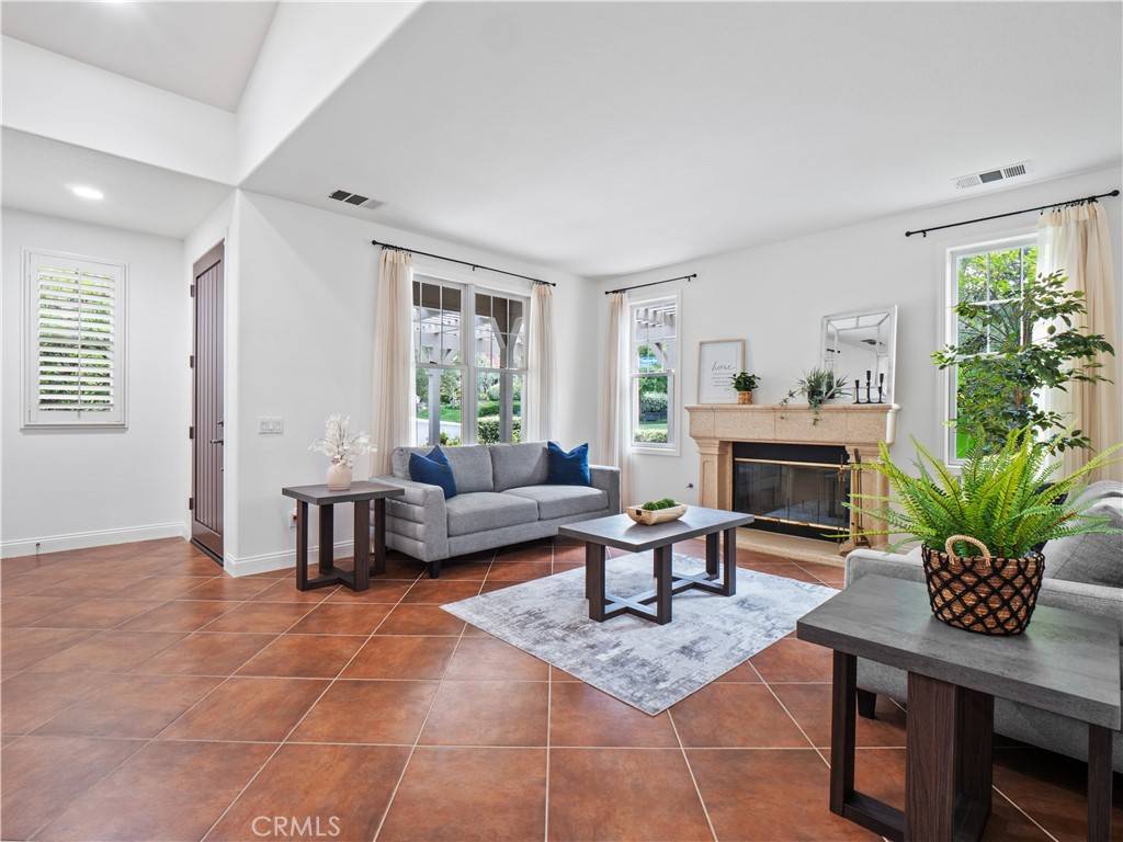 Valencia, CA 91381,25679 Smoketree LN