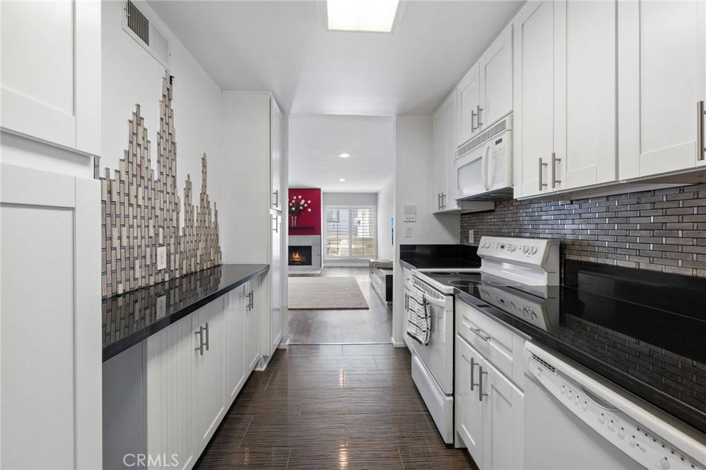 Sherman Oaks, CA 91403,14506 Benefit ST #103