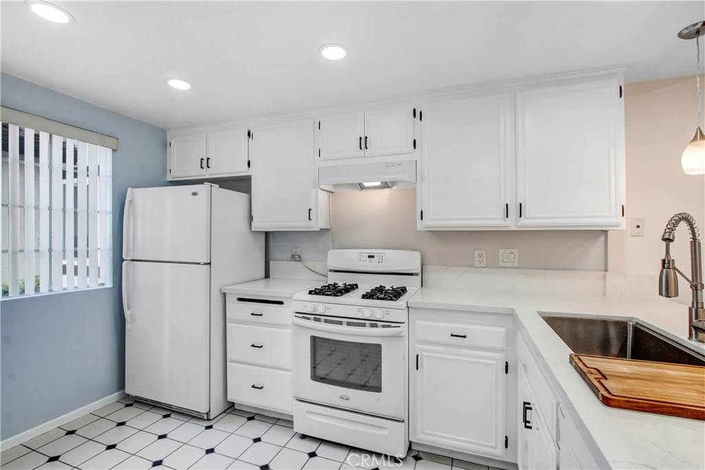 Calabasas, CA 91302,5606 Las Virgenes Road #62