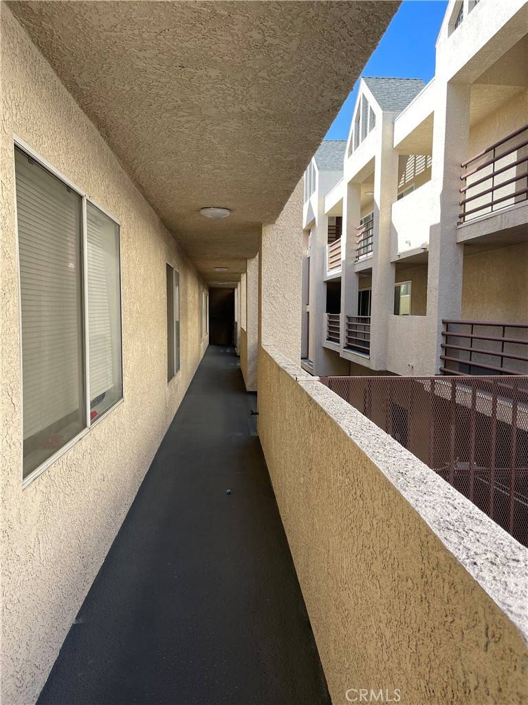 Tujunga, CA 91042,10115 Pinewood AVE #102