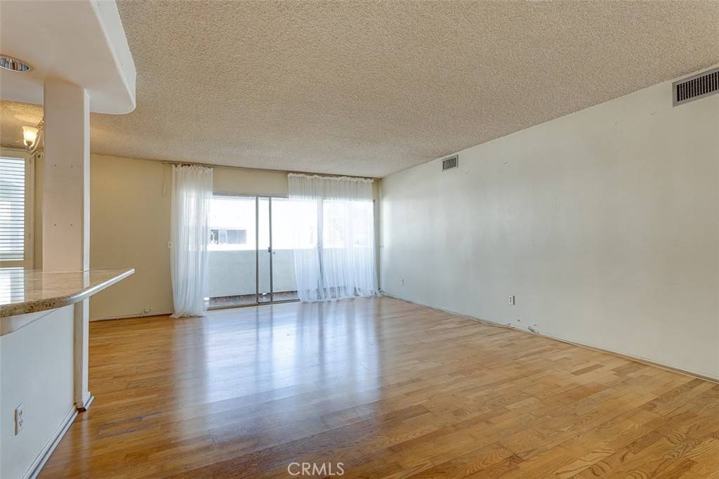Encino, CA 91316,5454 Zelzah AVE #215