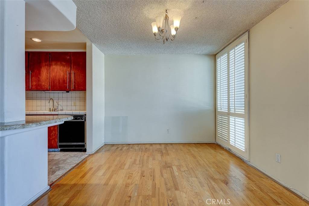 Encino, CA 91316,5454 Zelzah AVE #215