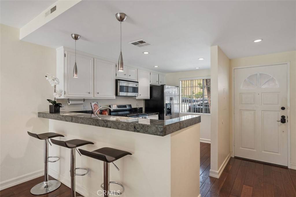 Calabasas, CA 91302,5622 Las Virgenes RD #12