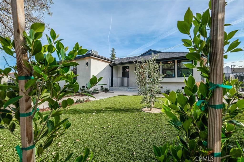 Tarzana, CA 91356,18848 Collins ST