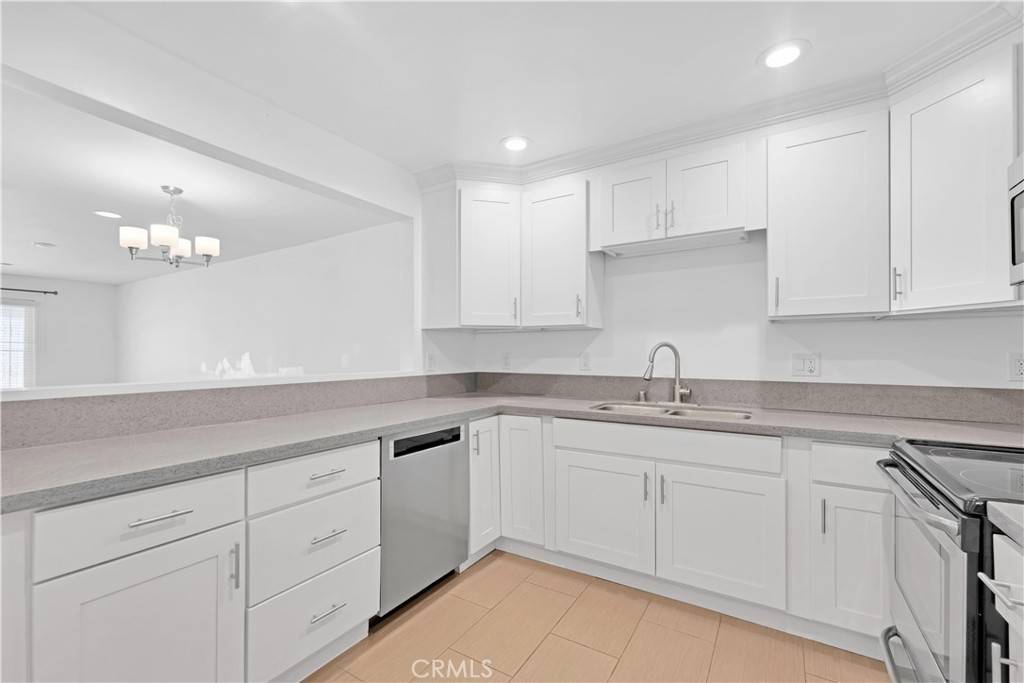 Beverly Hills, CA 90211,165 N Swall DR #105