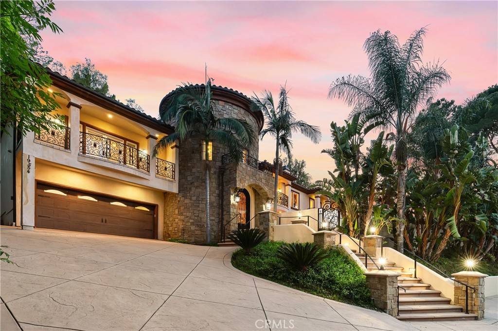 Tarzana, CA 91356,19554 Wells DR