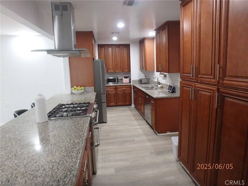 Van Nuys, CA 91406,17457 Covello ST