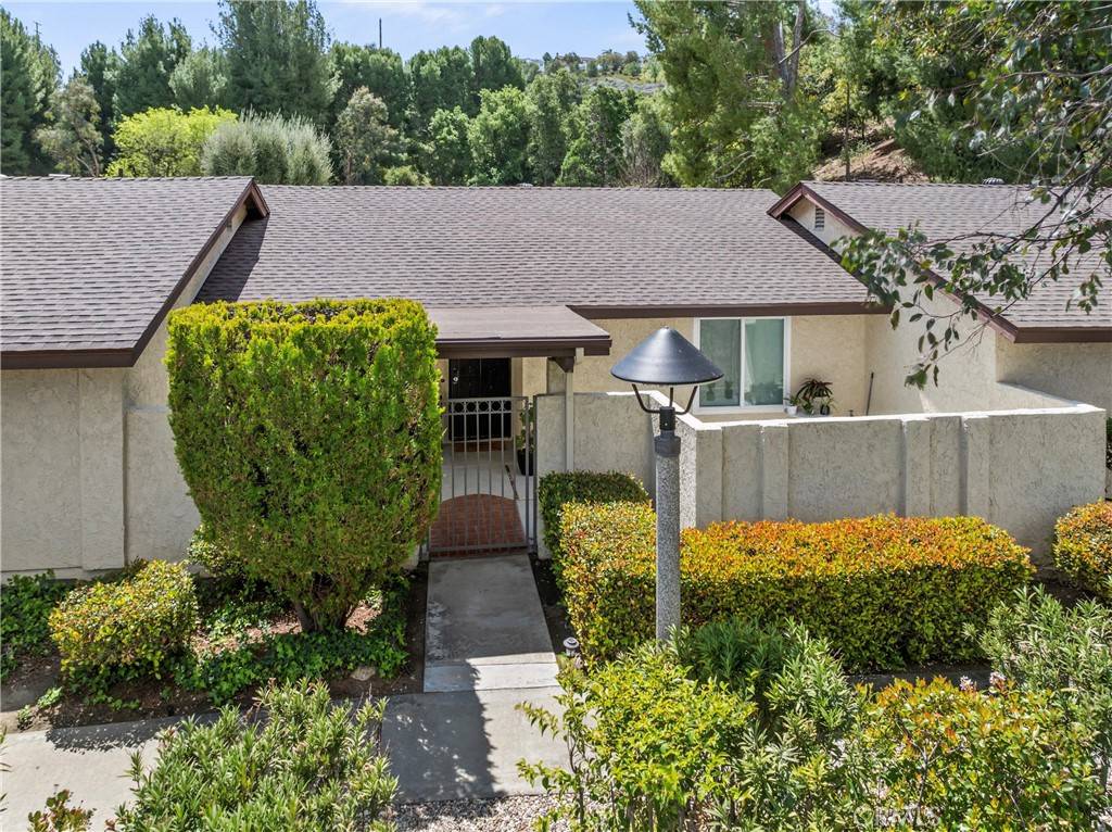 Newhall, CA 91321,26335 Oakspur DR #B