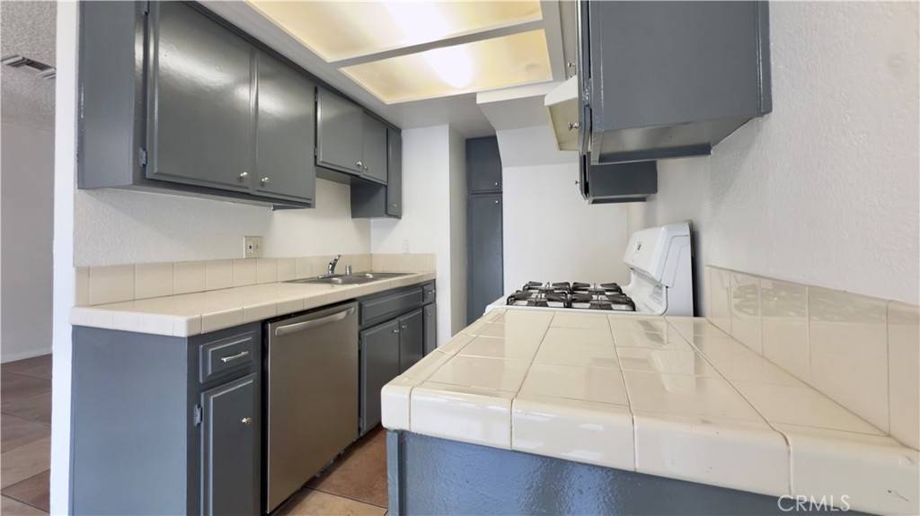 North Hills, CA 91343,9047 Langdon AVE #28