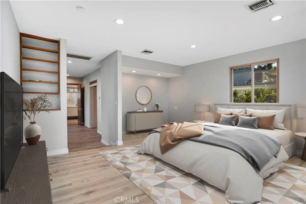 Sherman Oaks, CA 91403,15470 Longbow