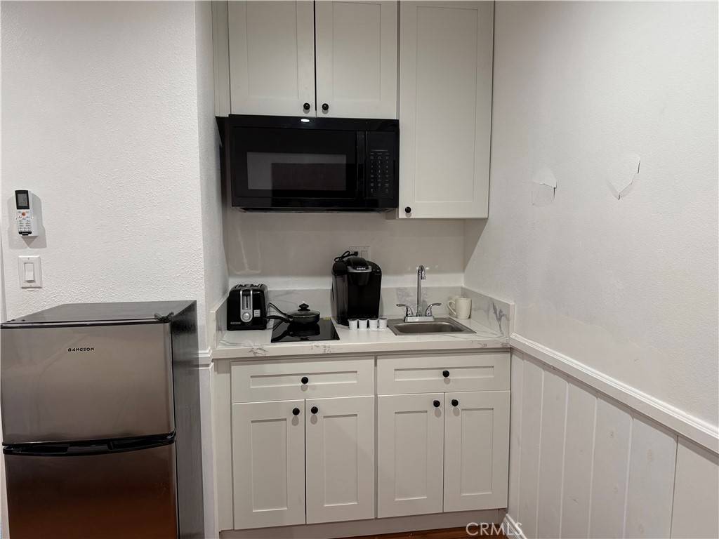 North Hollywood, CA 91605,7029 Bellaire AVE #B