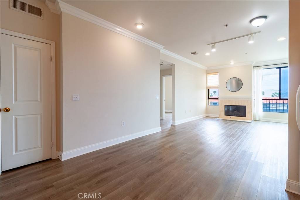 North Hollywood, CA 91605,6938 Laurel Canyon BLVD #317