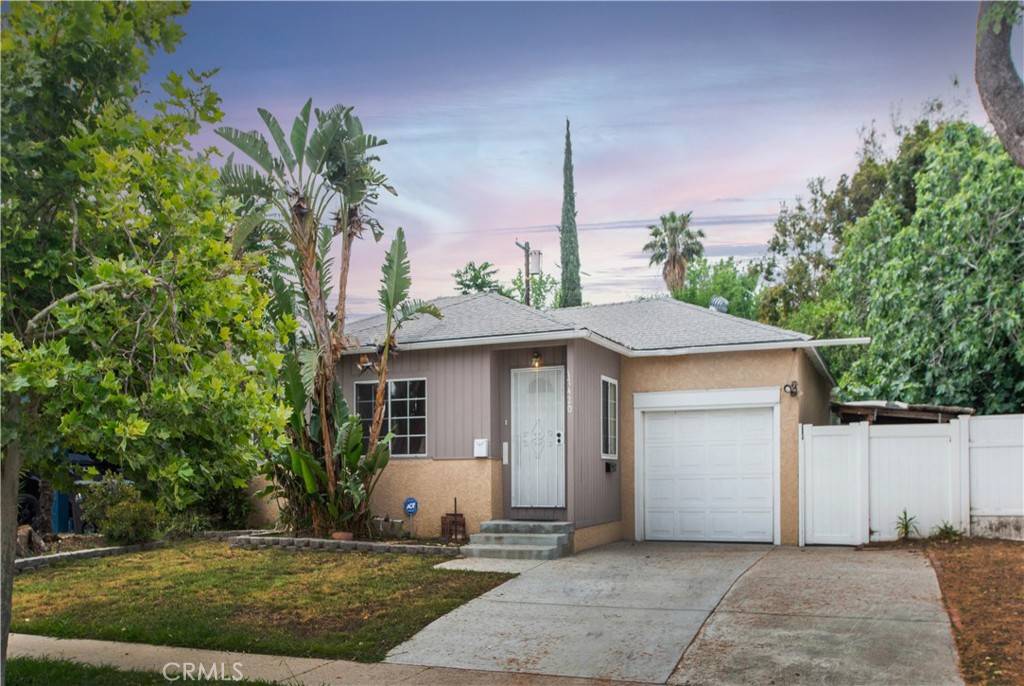 Encino, CA 91316,17420 Collins ST