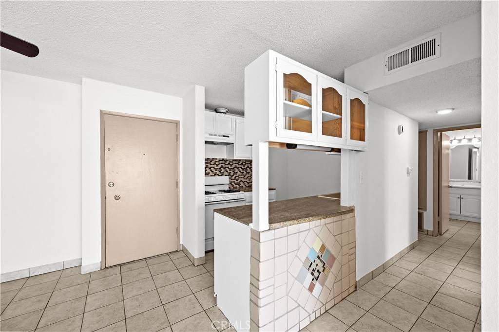 Tarzana, CA 91356,18620 Hatteras ST #274