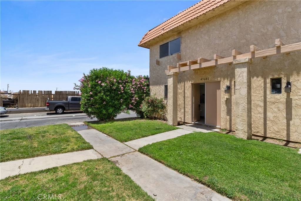 Lancaster, CA 93535,43606 Stanridge AVE