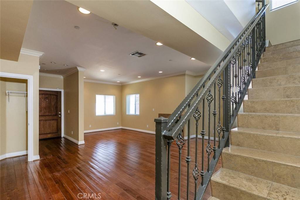 Agoura Hills, CA 91301,5241 Colodny DR #301