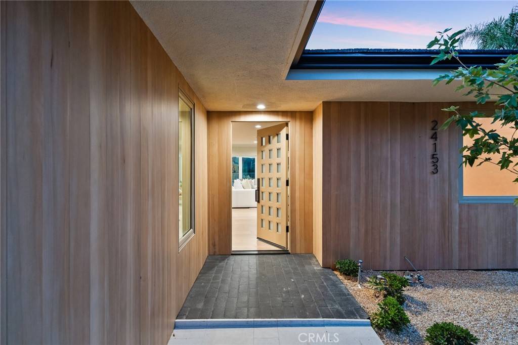 Woodland Hills, CA 91367,24153 Califa ST