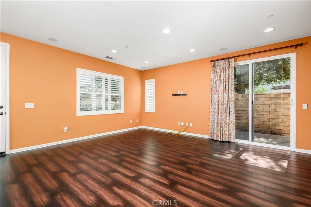 Saugus, CA 91350,21775 Candela DR