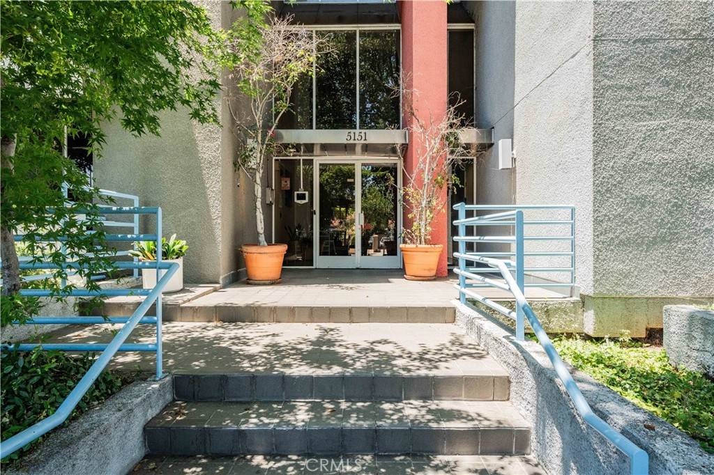 Encino, CA 91316,5151 Balboa BLVD #104
