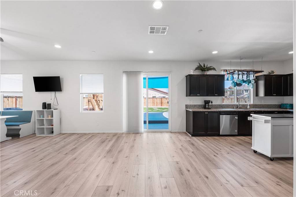 Rosamond, CA 93560,2436 Lugar Bonito CT