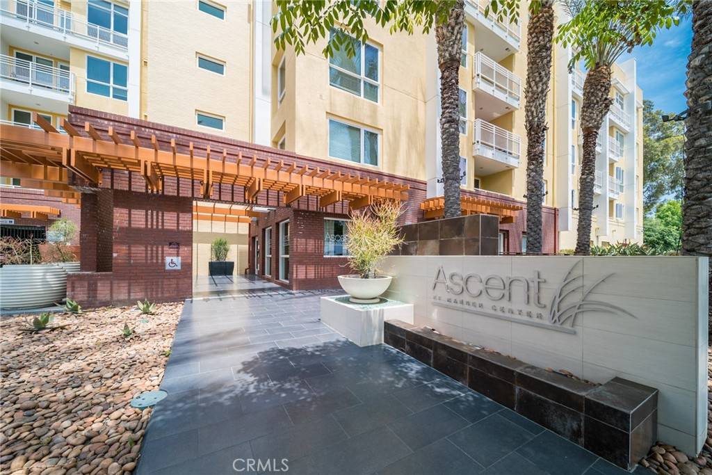 Woodland Hills, CA 91367,21301 Erwin ST #303