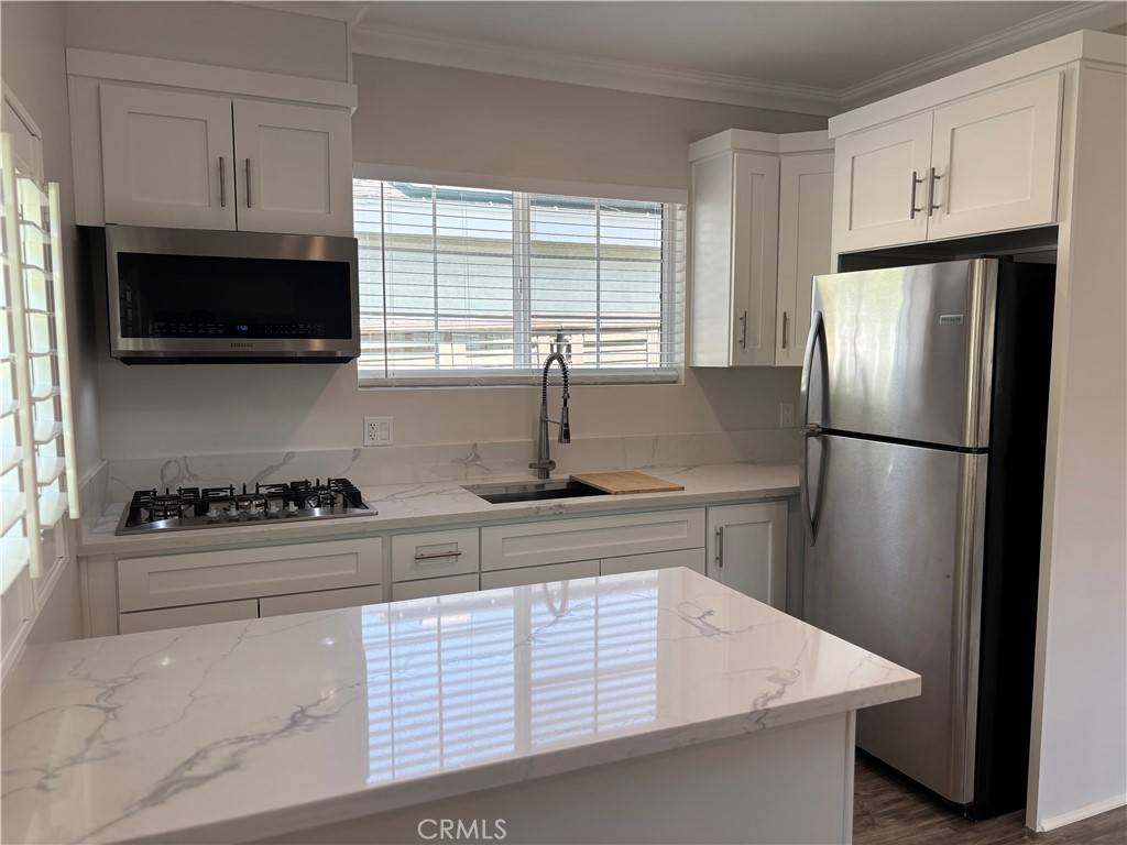 Woodland Hills, CA 91367,22326 Gilmore Street