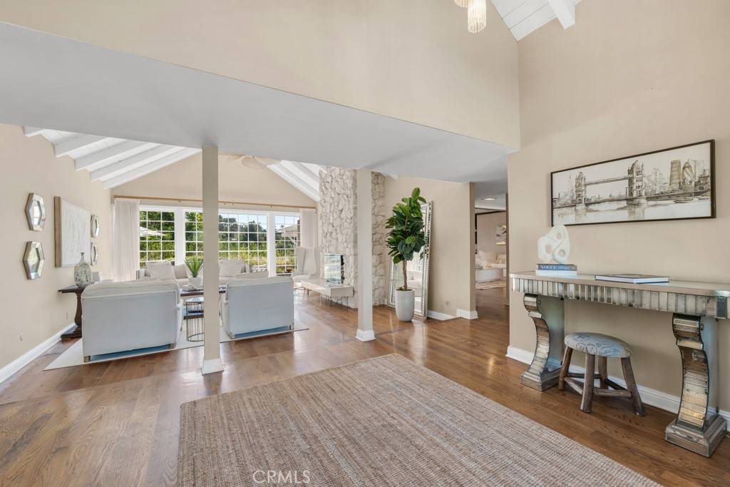 Encino, CA 91316,4423 Portico PL