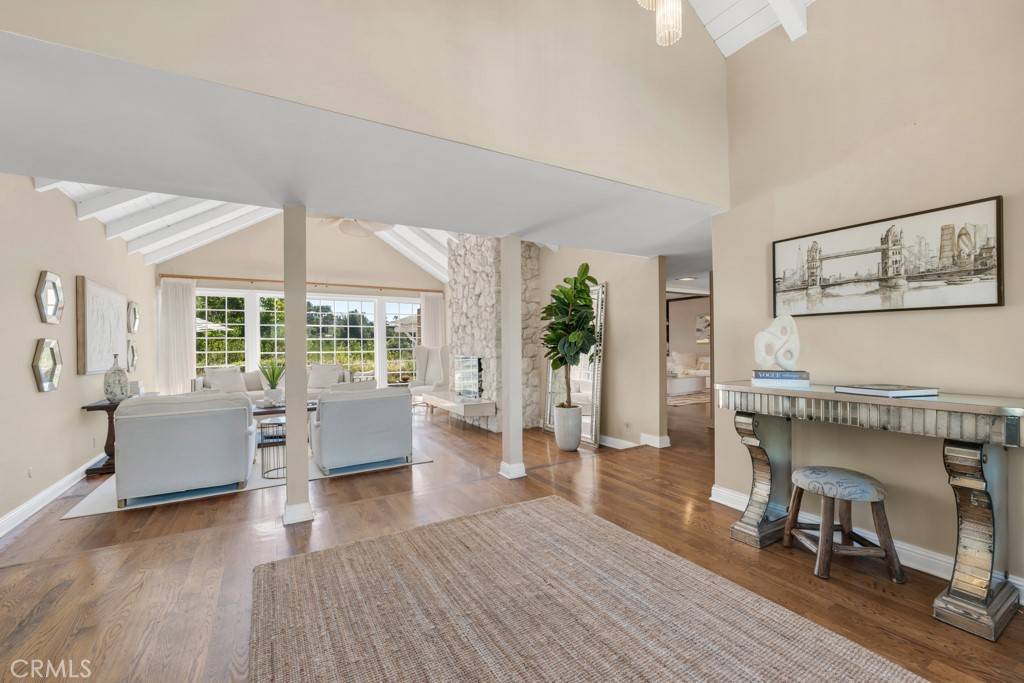 Encino, CA 91316,4423 Portico PL