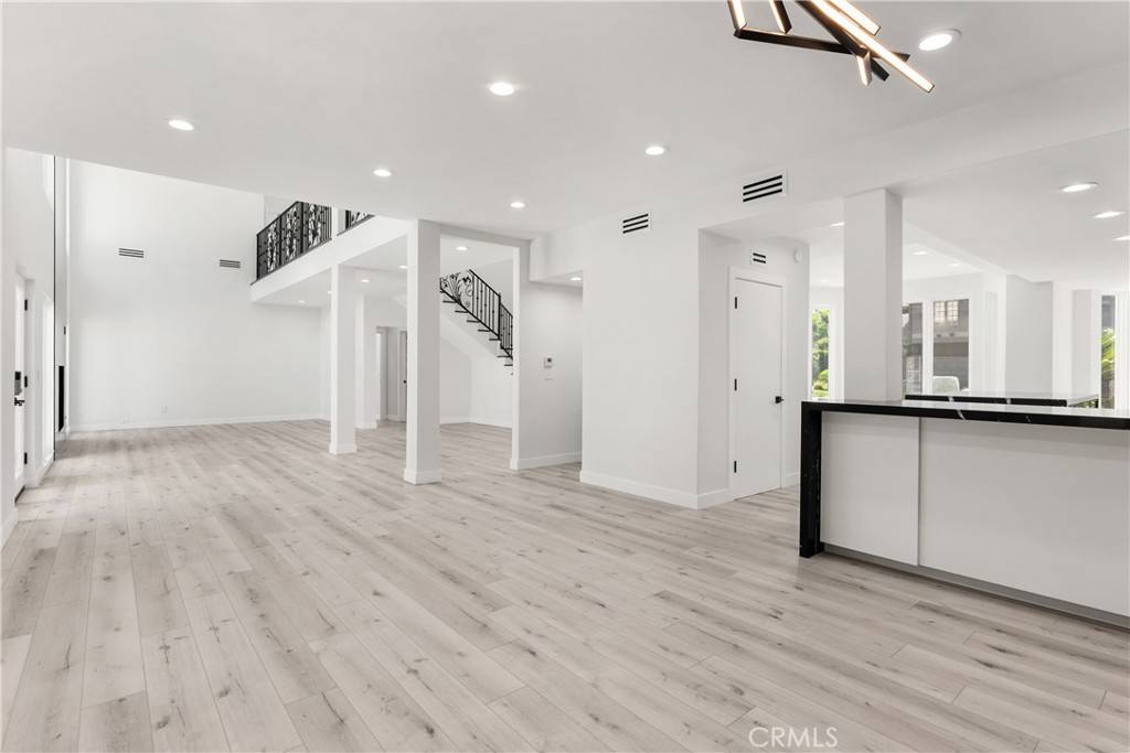 Woodland Hills, CA 91367,5965 Nora Lynn DR