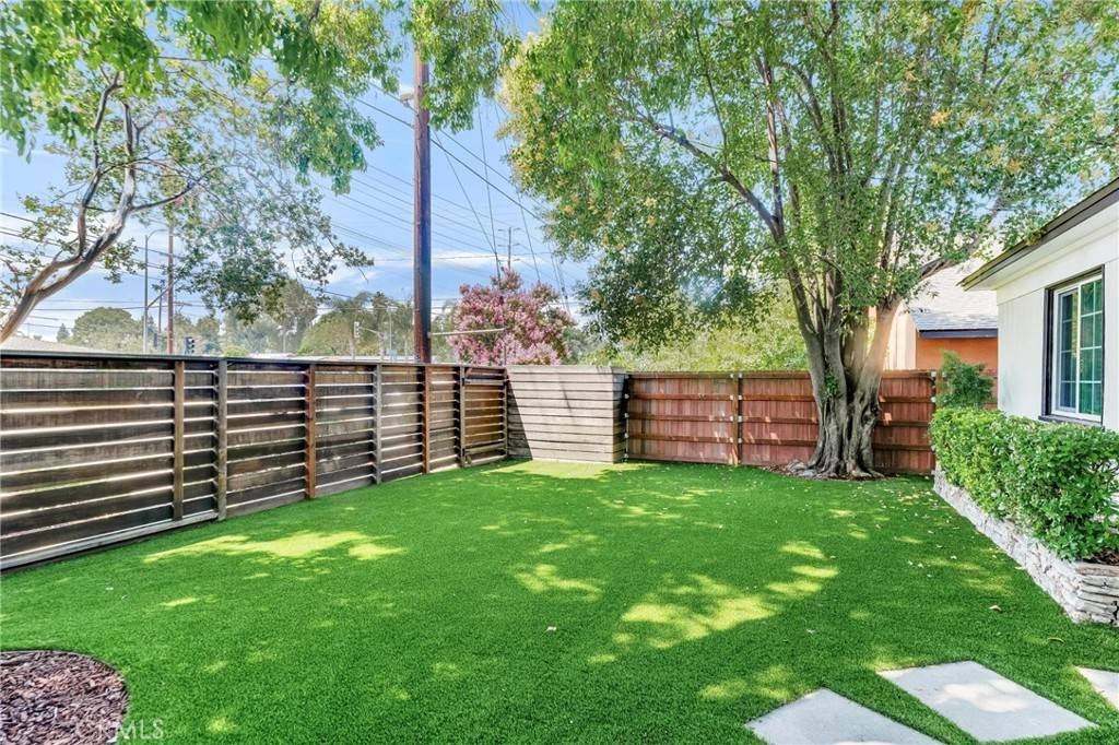 Woodland Hills, CA 91367,5550 Fallbrook AVE