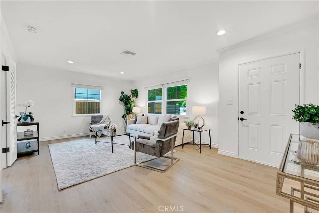 Woodland Hills, CA 91367,5550 Fallbrook AVE