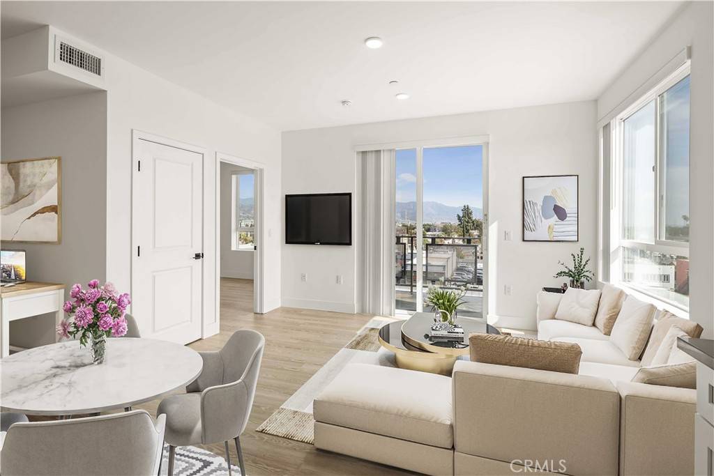 North Hollywood, CA 91606,11714 Archwood ST #306