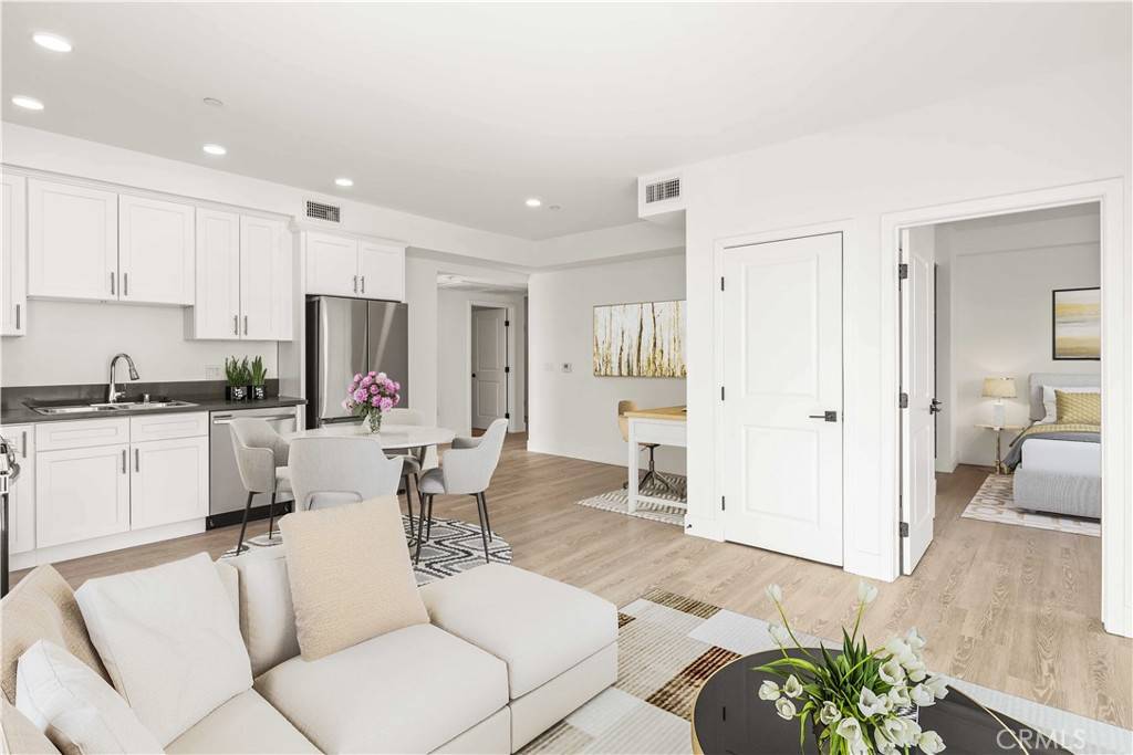 North Hollywood, CA 91606,11714 Archwood ST #306