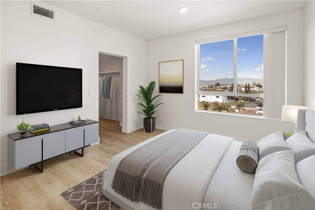 North Hollywood, CA 91606,11714 Archwood ST #308
