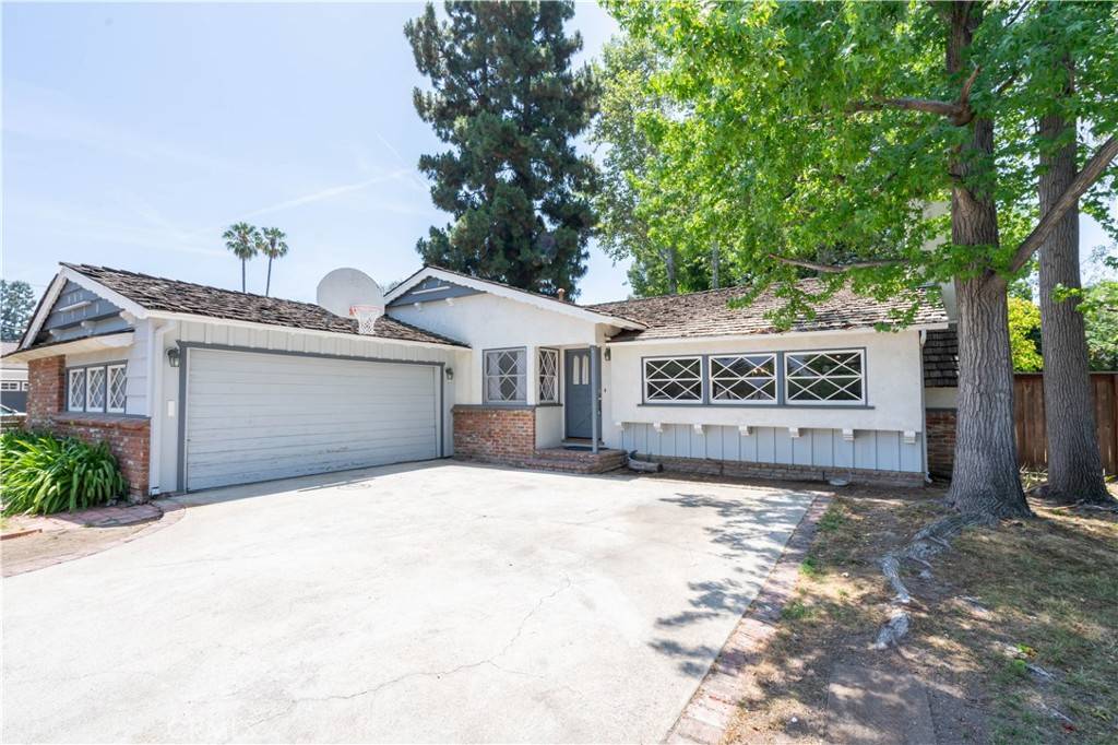 Woodland Hills, CA 91367,23250 Mariano ST