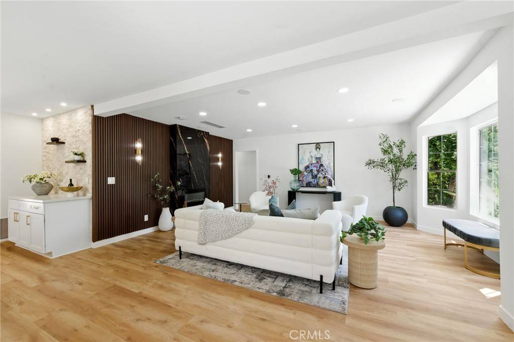 Valley Glen, CA 91401,6119 Longridge AVE