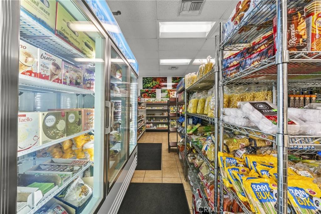 Tarzana, CA 91356,6023 Reseda BLVD