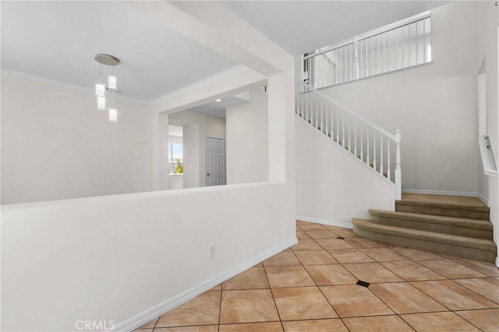 Valencia, CA 91354,24058 Via Vista