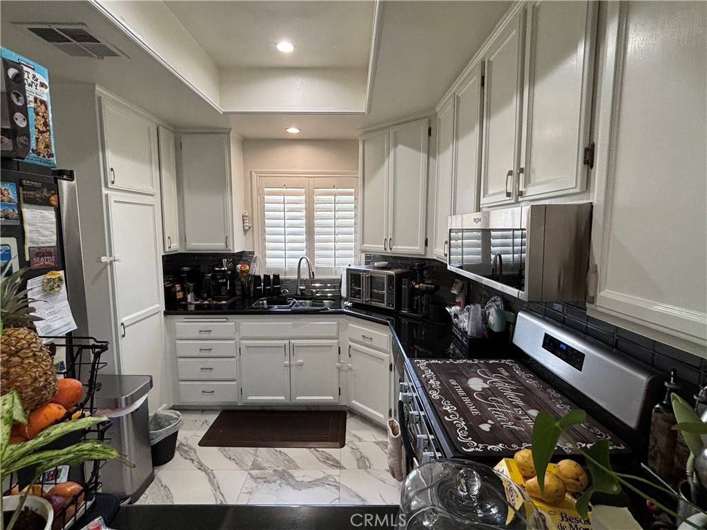 Winnetka, CA 91306,19928 Chase ST #2
