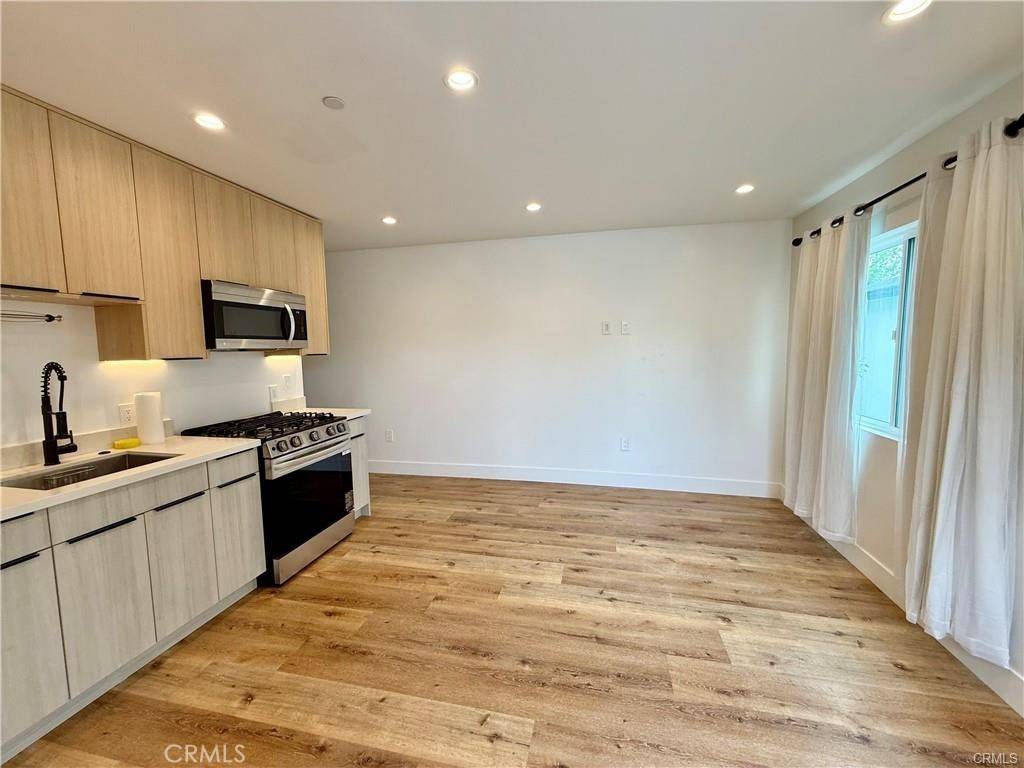 Reseda, CA 91335,6902 Corbin AVE