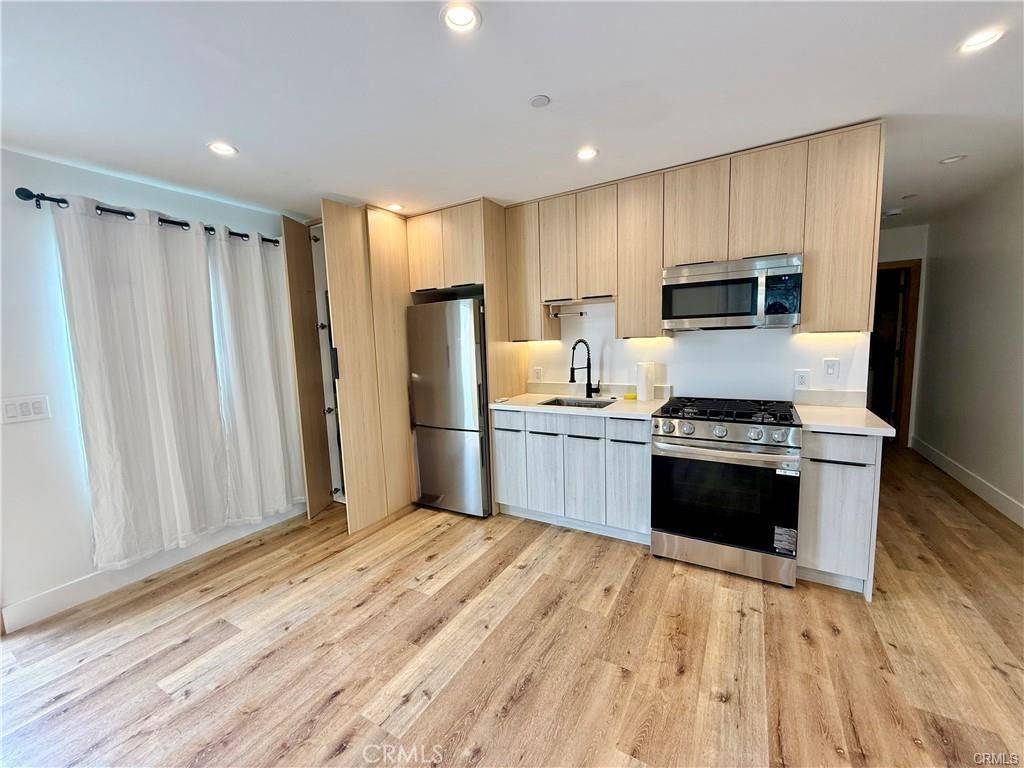 Reseda, CA 91335,6902 Corbin AVE