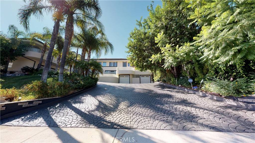 Chatsworth, CA 91311,22500 N Summit Ridge CIR